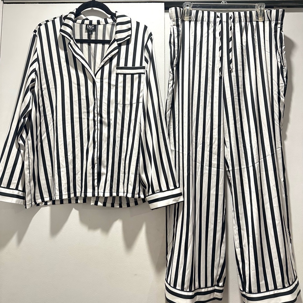 I.N.C - Women's 2 Piece Satin Pajamas Set - BLACK ⚫️ and WHITE ⚪️ stripes